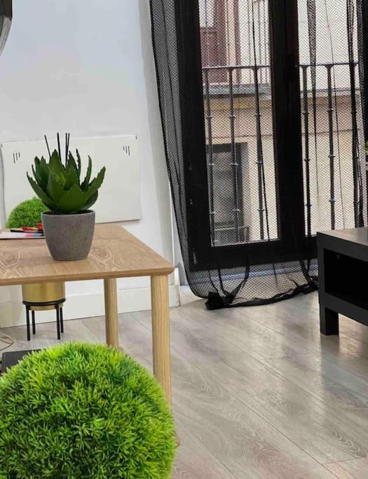 Encantador Apartamento Plaza Mayor Madrid Centro Esterno foto